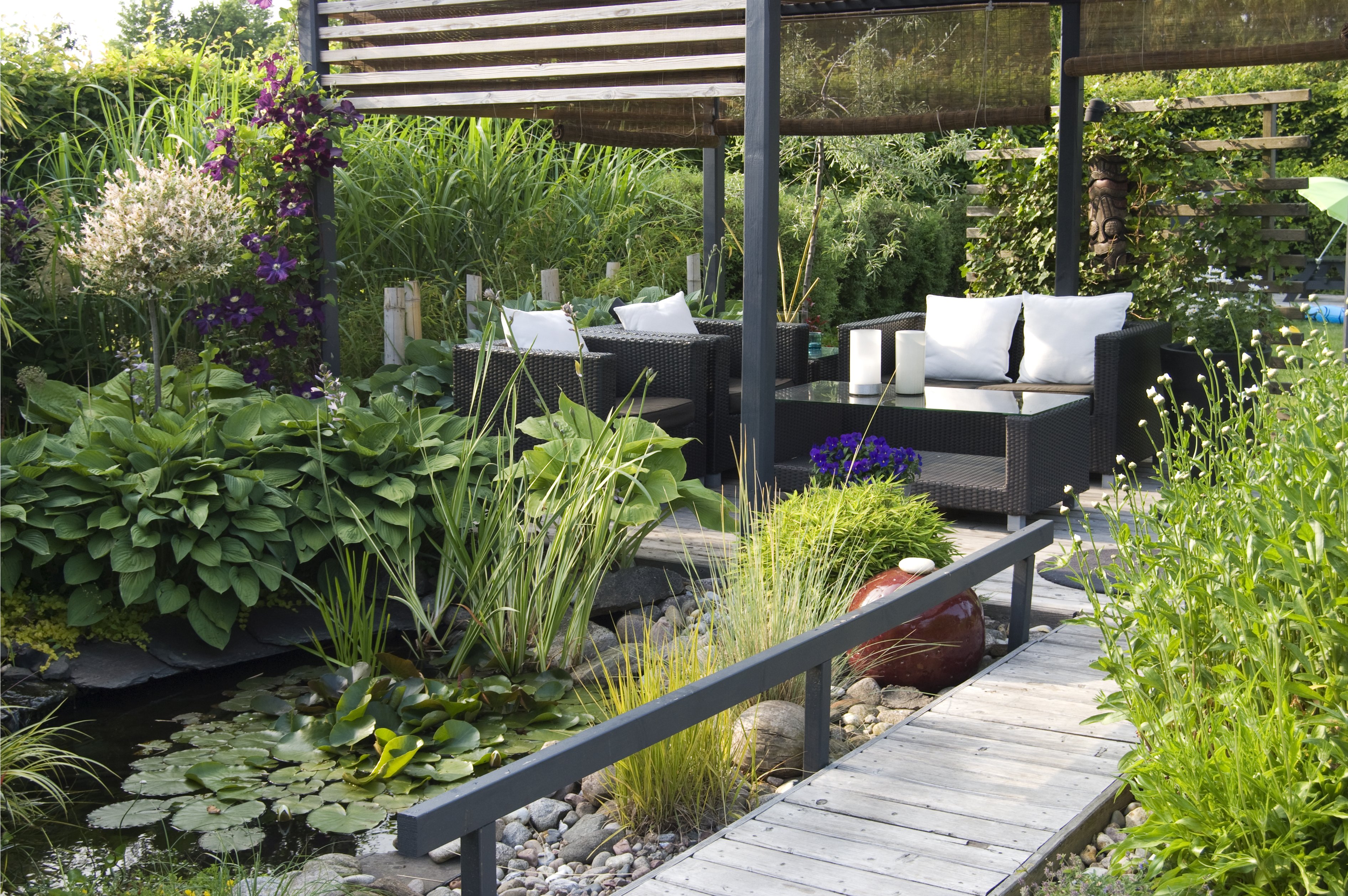Pergola w&nbsp;ogrodzie
